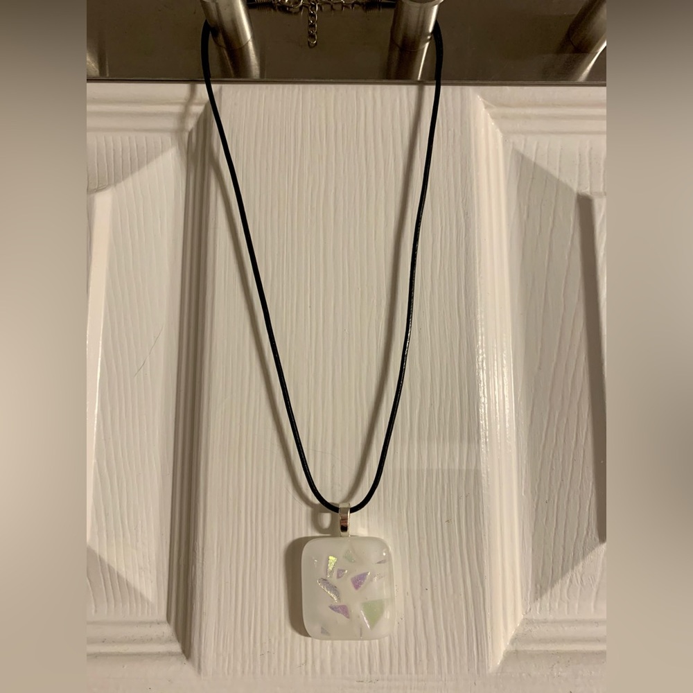 Gemstone pendant necklace